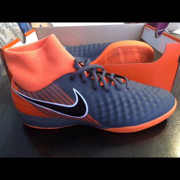 Nike Indoor Soccer Shoes - Picture 2 of 4